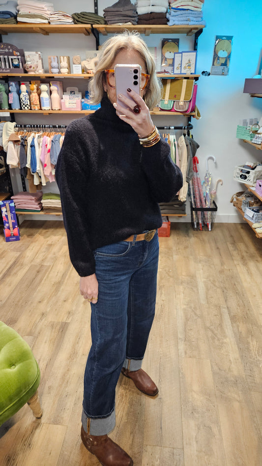 Pull NOIR - Romy