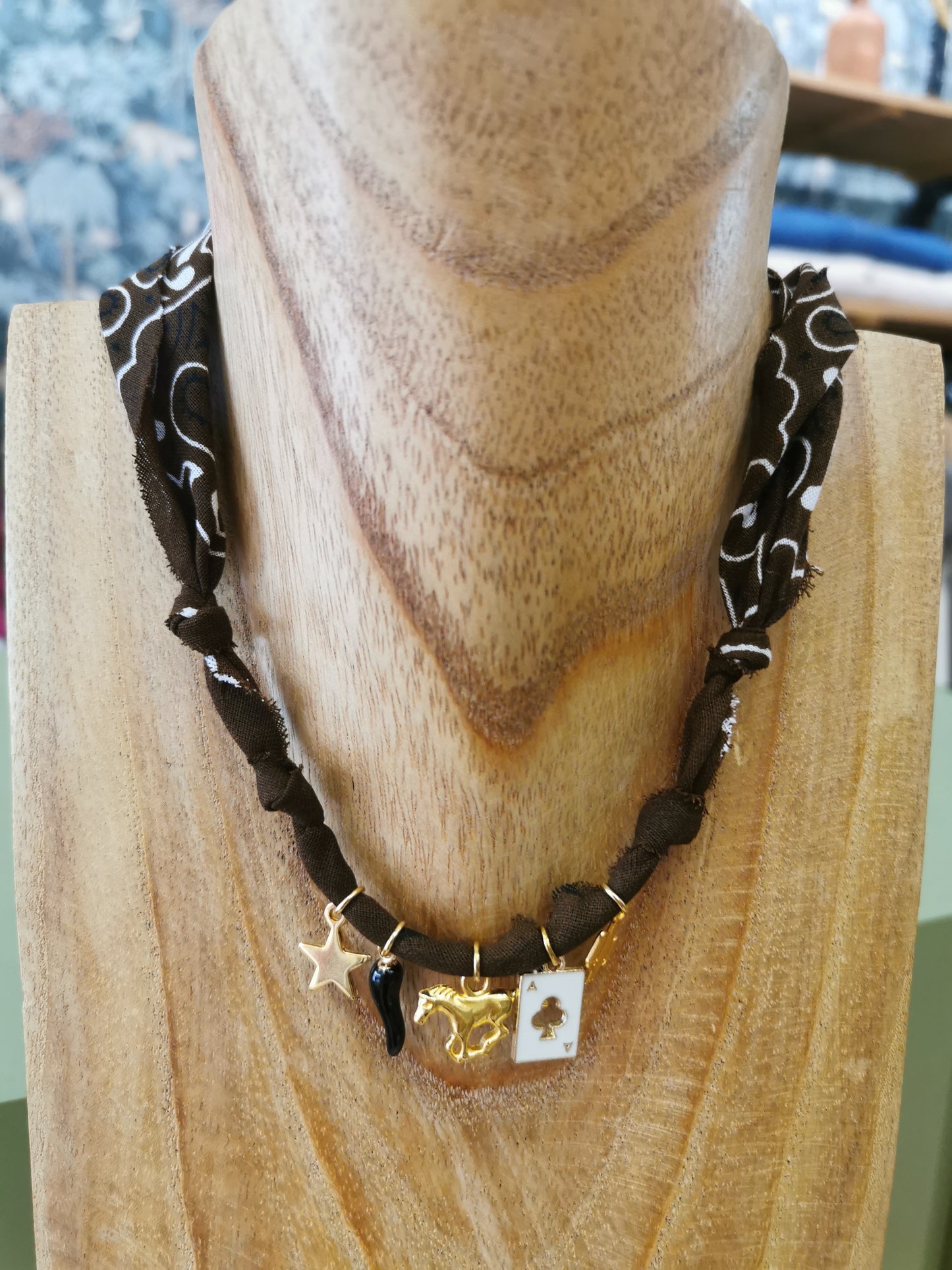 Collier BANDANA MARRON