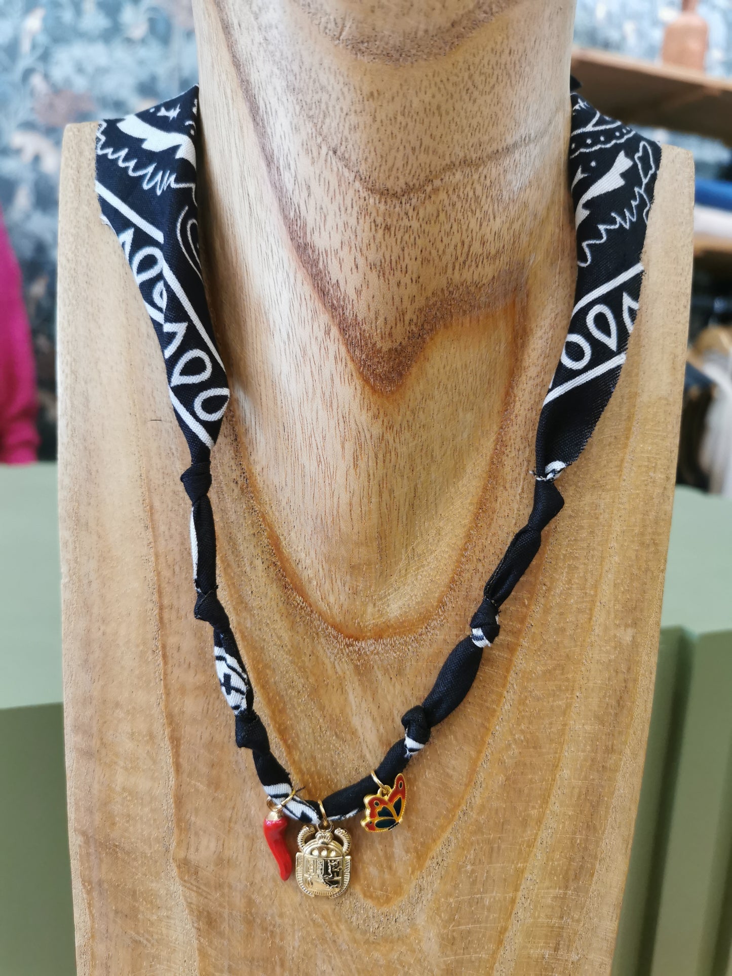 Collier BANDANA NOIR