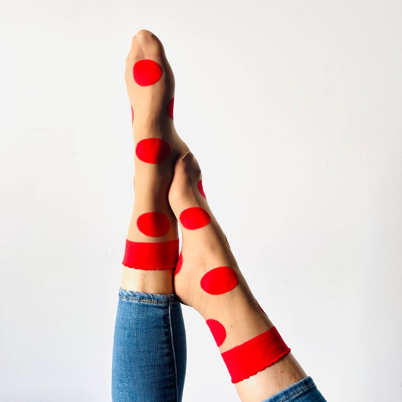 Isabelle - Chaussettes pois rouges