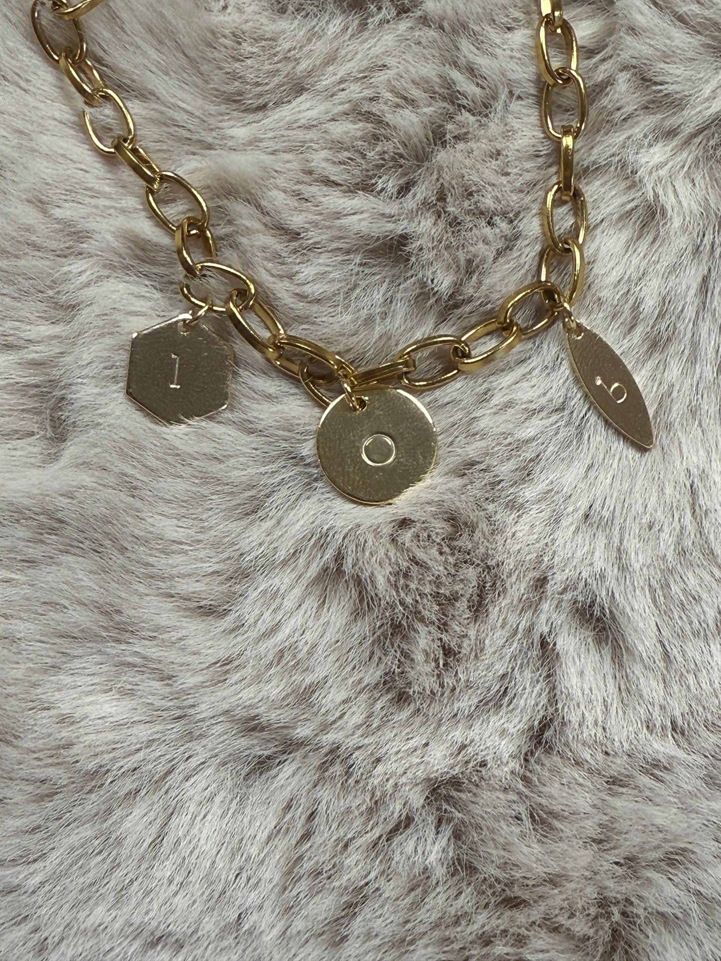 Bijou à personnaliser - poinçonnage