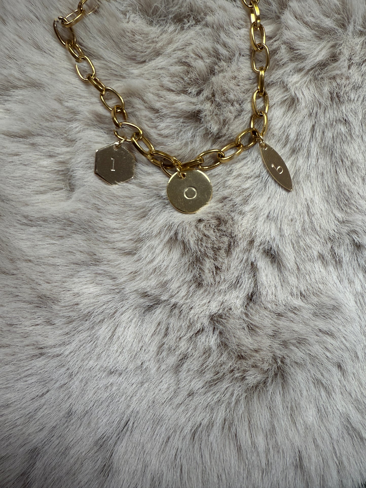 Bijou à personnaliser - poinçonnage