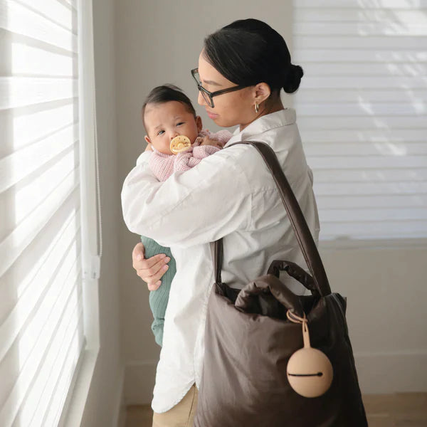 Etui sucette silicone (pacifier case) - POWDER DAFFODIL