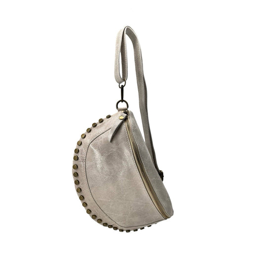 SAC BANANE CUIR BROSSE CLOUTE: BEIGE
