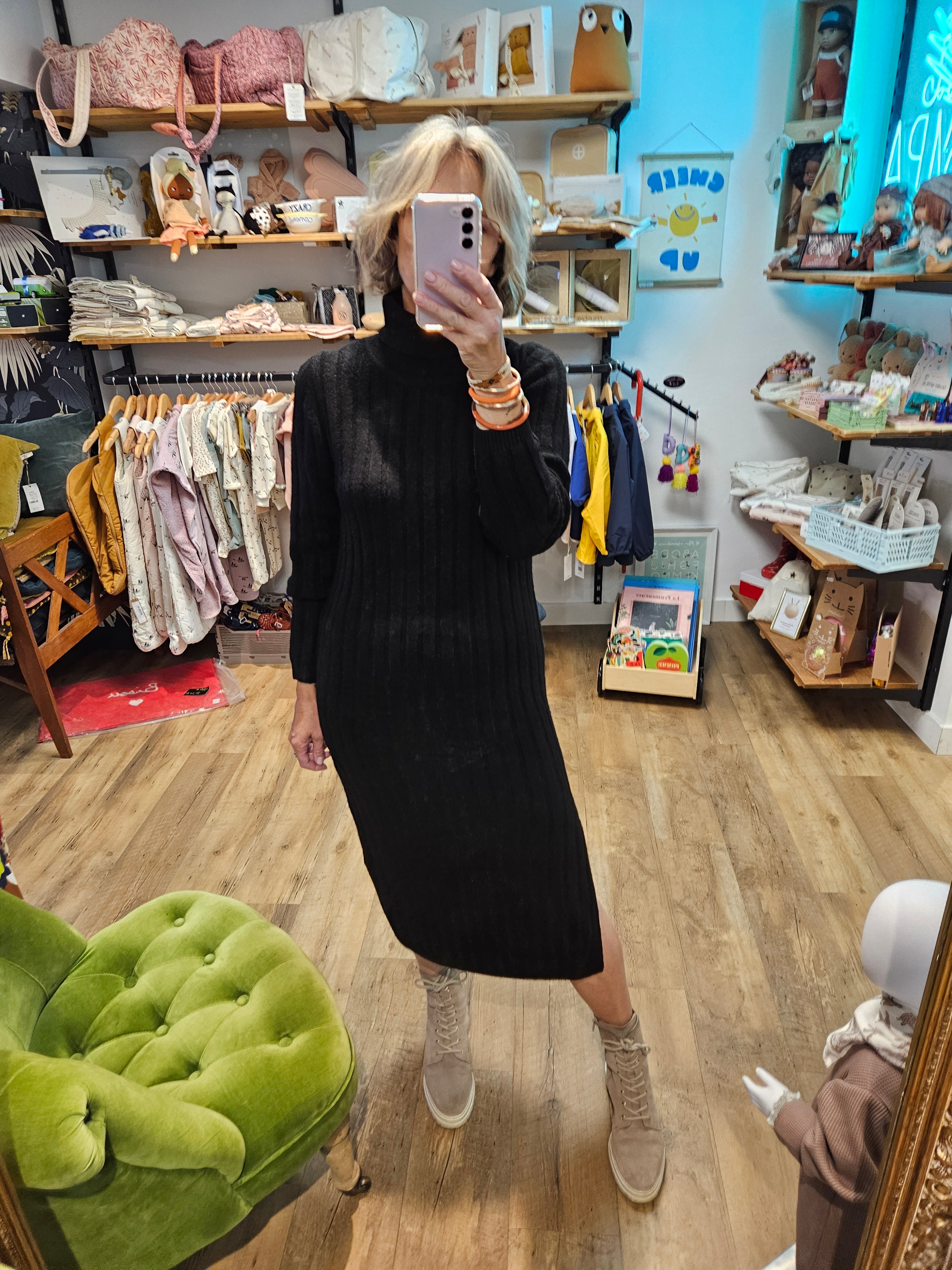 Robe BLACK - Amira