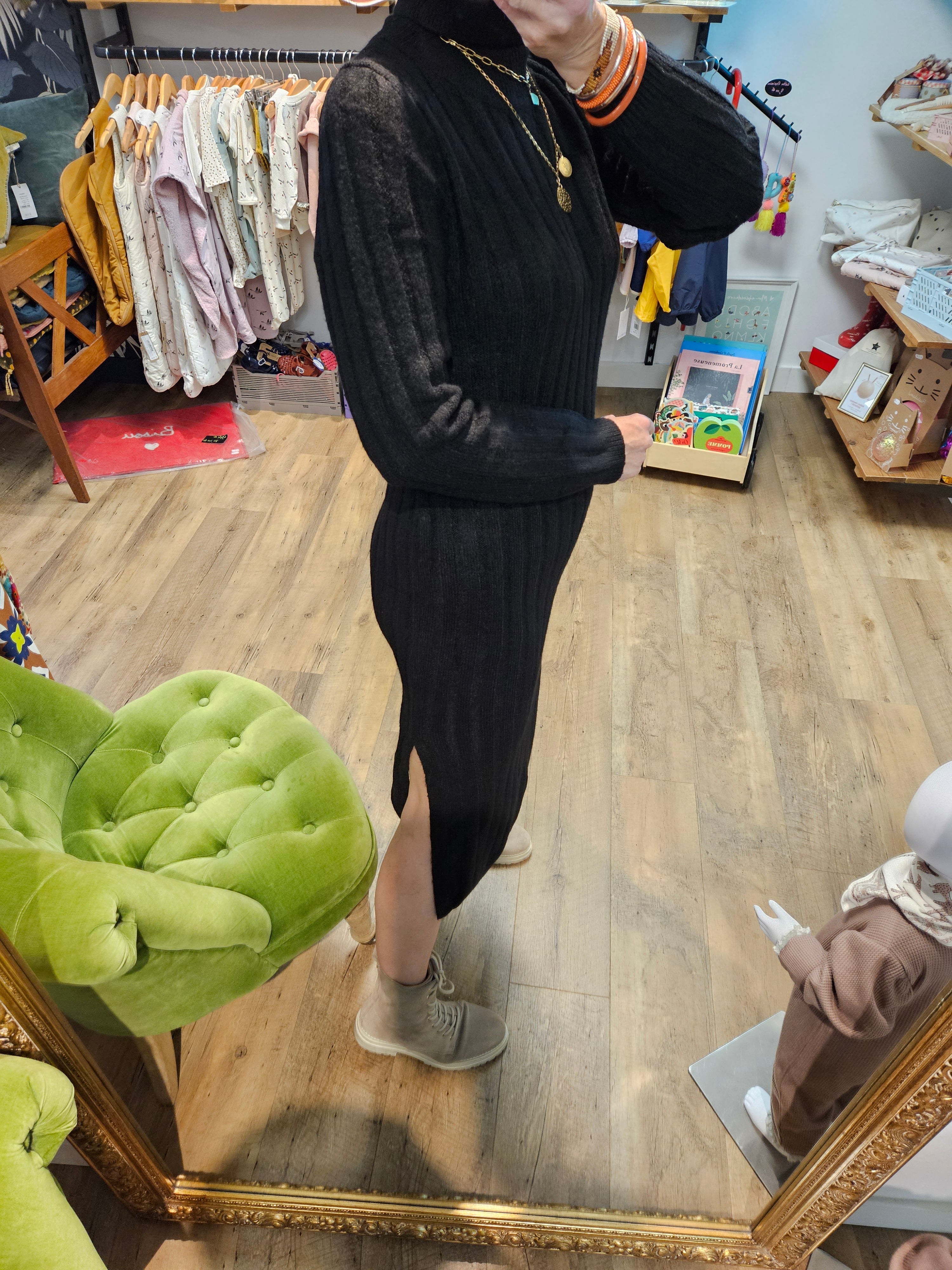Robe BLACK - Amira