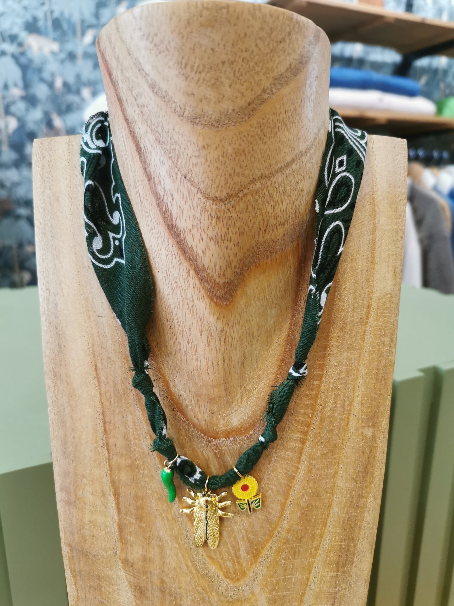 Collier BANDANA VERT