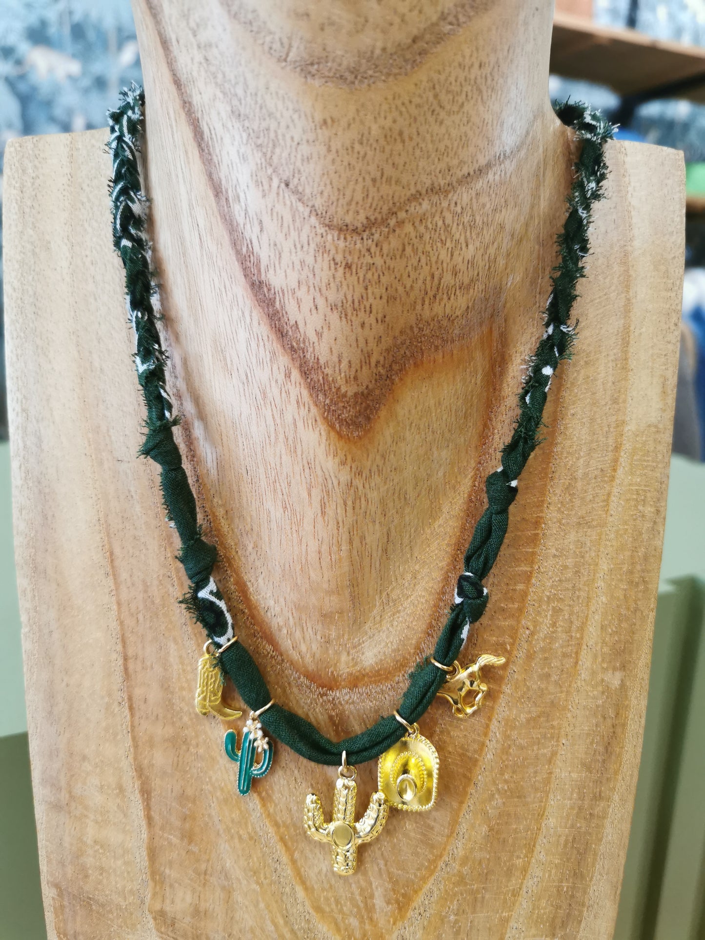 Collier BANDANA VERT