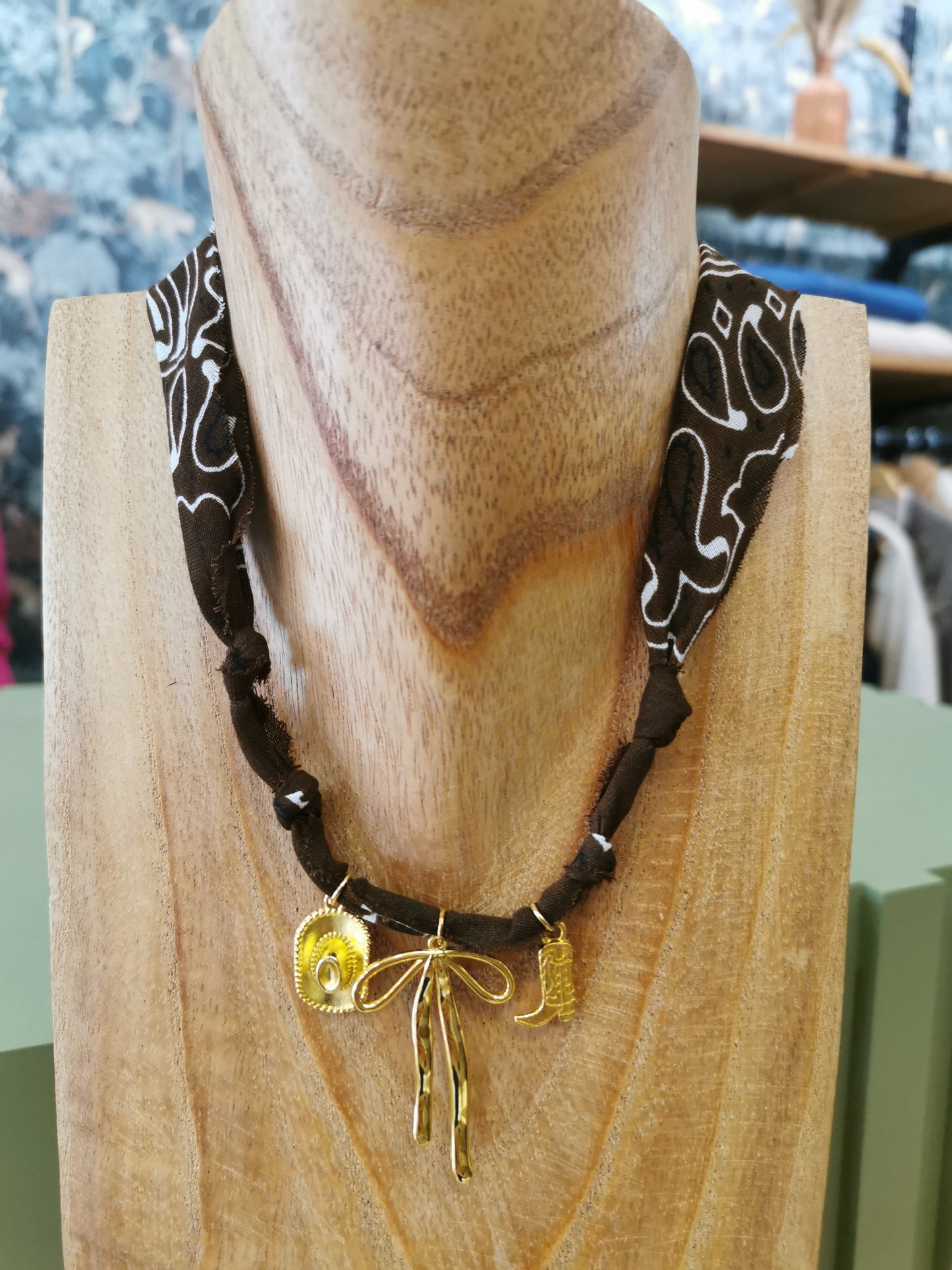 Collier BANDANA MARRON