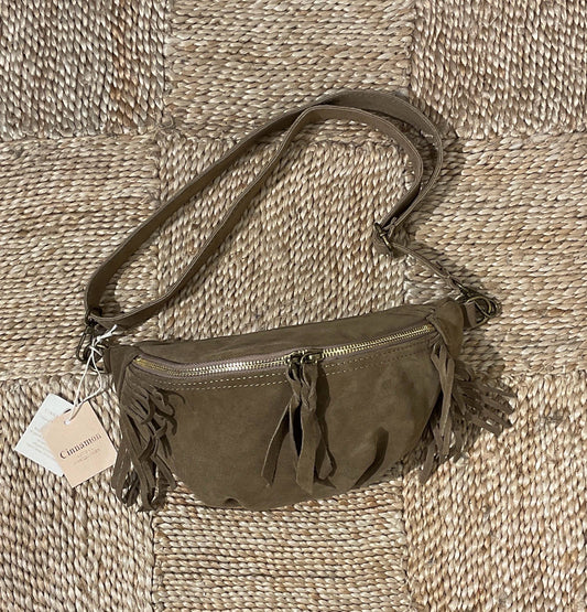 SAC BANANE CUIR FRANGES - TAUPE